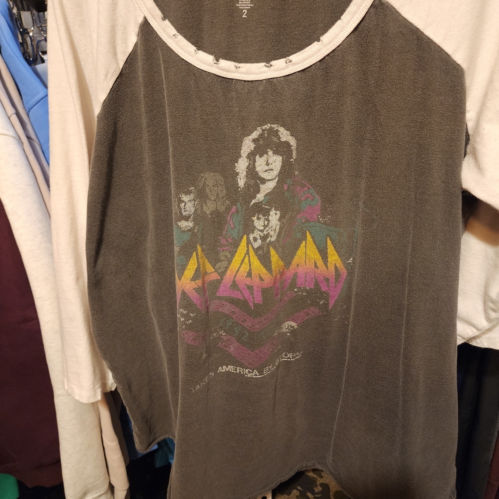 Def Leppard Graphic Raglan Tee